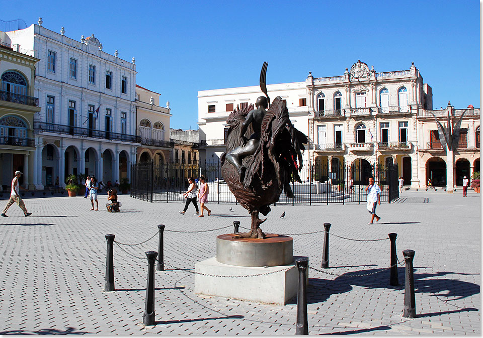 Denkmal für einen Hahn auf der Plaza Vieja von Havanna.