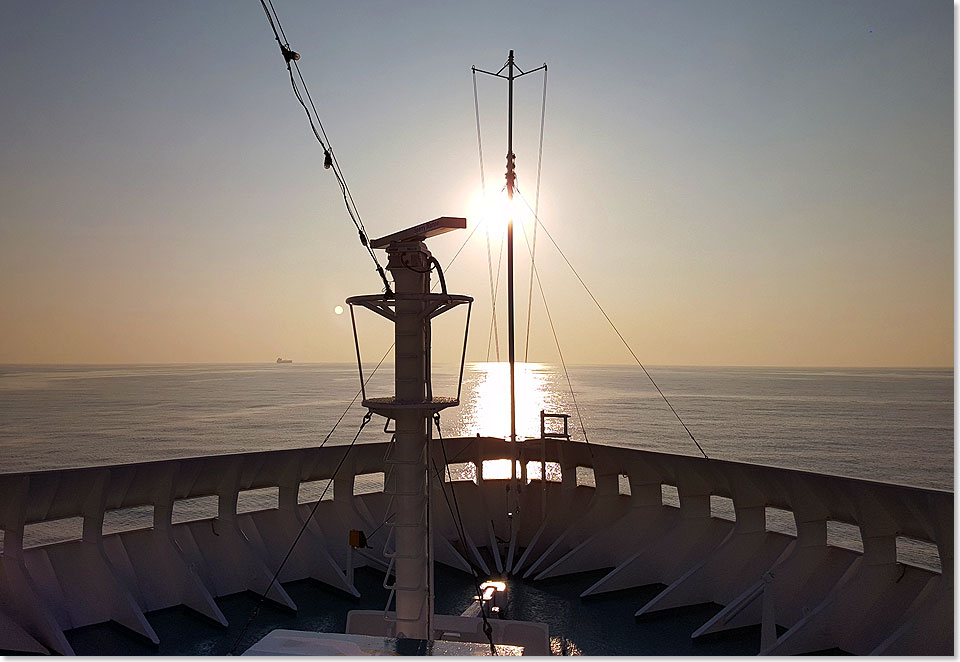 Foto: Dr. Peer Schmitd-Walther, Stralsund Abendsonne über der Arabischen See.