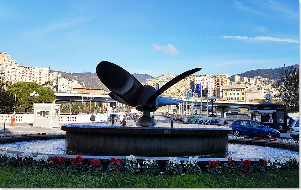 Foto: Dr. Peer Schmitd-Walther, Stralsund Schiffsschraube vor dem Eingang des Hafenkapitän-Gebäudes in Genua.