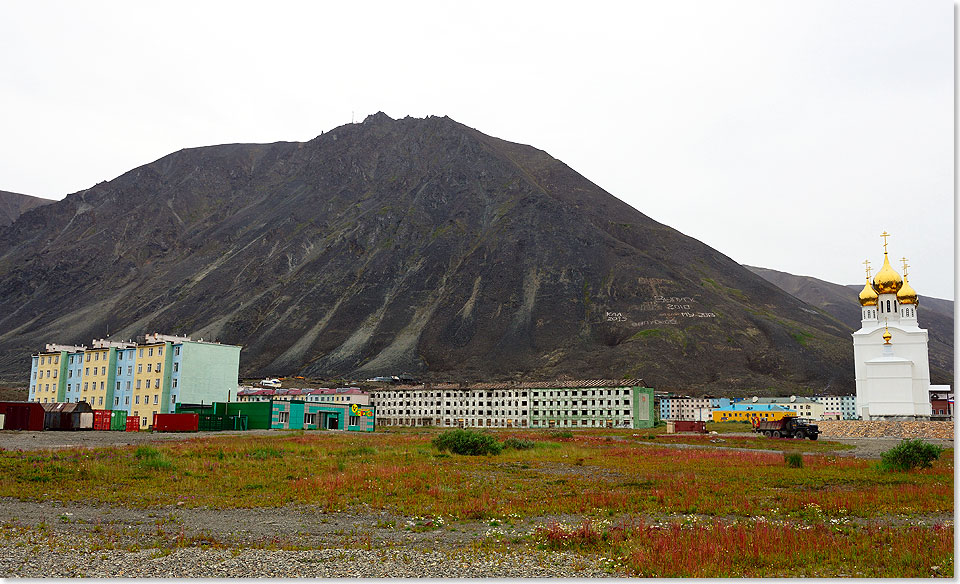 Die ehemalige Gulag-Siedlung Egvekinot mit Kirche.