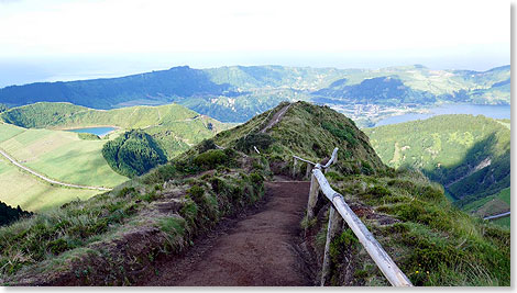vom Pico da Cruz überblickt man die Krater- und Seenlandschaft