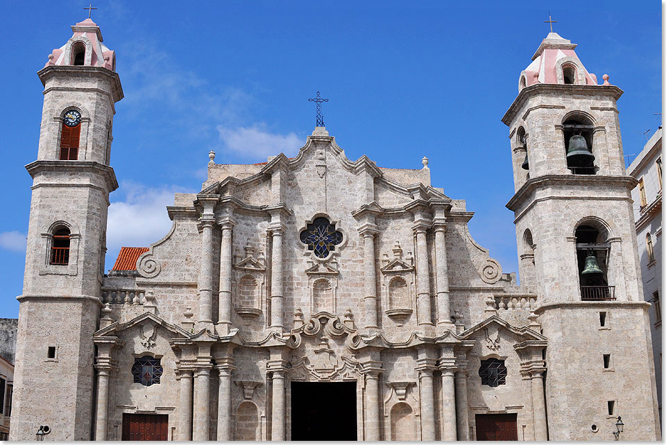 Die Kathedrale San Cristóbal in Havanna auf der Plaza de la Catedral ist ein Bau des Barock aus dem 18. Jahrhundert.