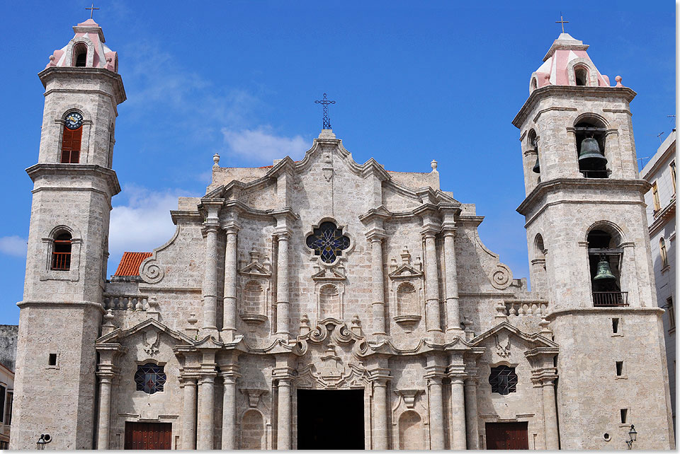 Die Kathedrale San Cristbal in Havanna auf der Plaza de la Catedral ist ein Bau des Barock aus dem 18. Jahrhundert.