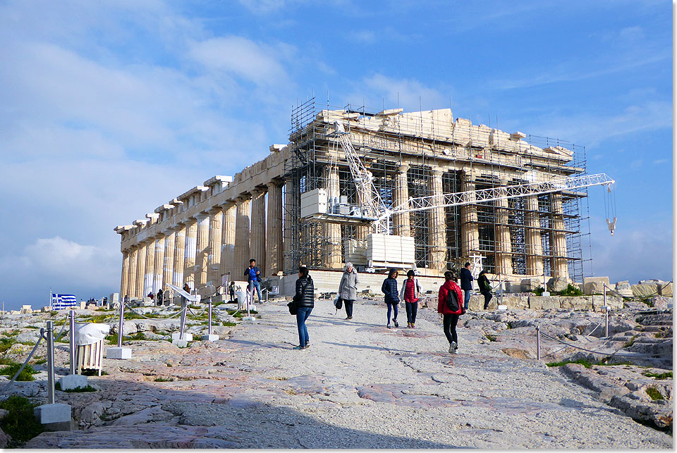 Ewige Baustelle Akropolis. Sie gehrt zum Weltkulturerbe und gilt den Griechen als Nationalheiligtum. Der Parthenon, das mchtigste Gebude der Akropolis, entstand zwischen 447 und 432 vor Christi Geburt. Er war den Athenern ein Zeichen von Macht und technischer berlegenheit. Die Harmonie seiner Proportionen und das Wissen seiner Architekten erregt selbst in Ruinen immer noch unsere Bewunderung.