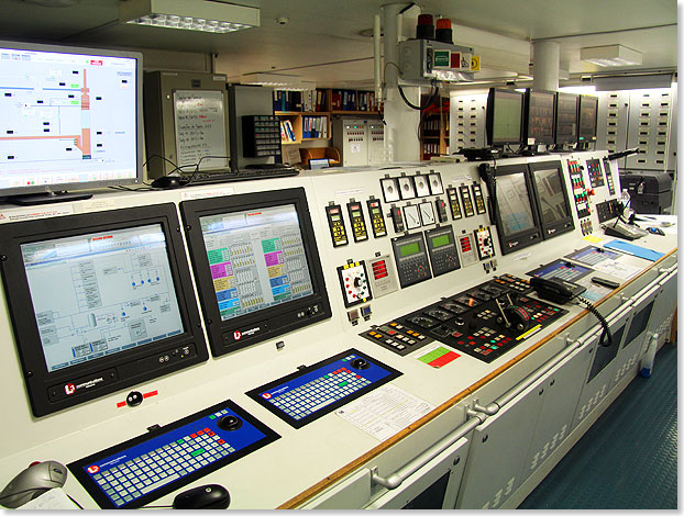 Modernste Technik bei minimalem Crew-Einsatz: Im Maschinenkontrollraum der ARMORIQUE.