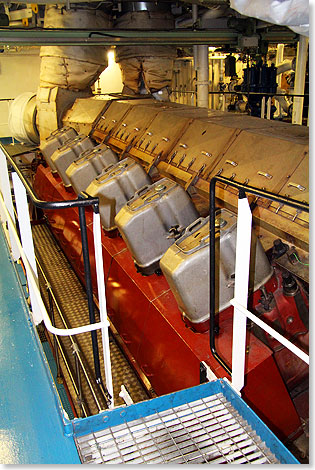 Das Herz eines jeden Schiffes: der Maschinenraum. Dank eines Scrubber-Einbaus im Schornstein kann die ARMORIQUE weiterhin mit Schweröl betrieben werden. 