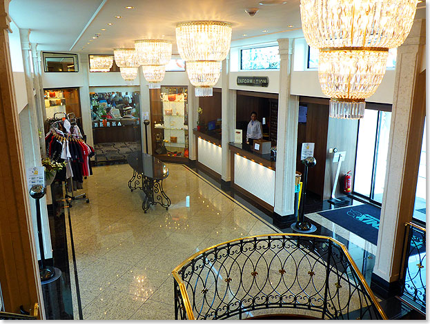 Grandezza mit Stil: Die Lobby der ANESHA bietet Platz für die Rezeption und einen kleinen Shop.
